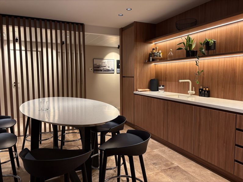 The Claus - Subletting 12th floor