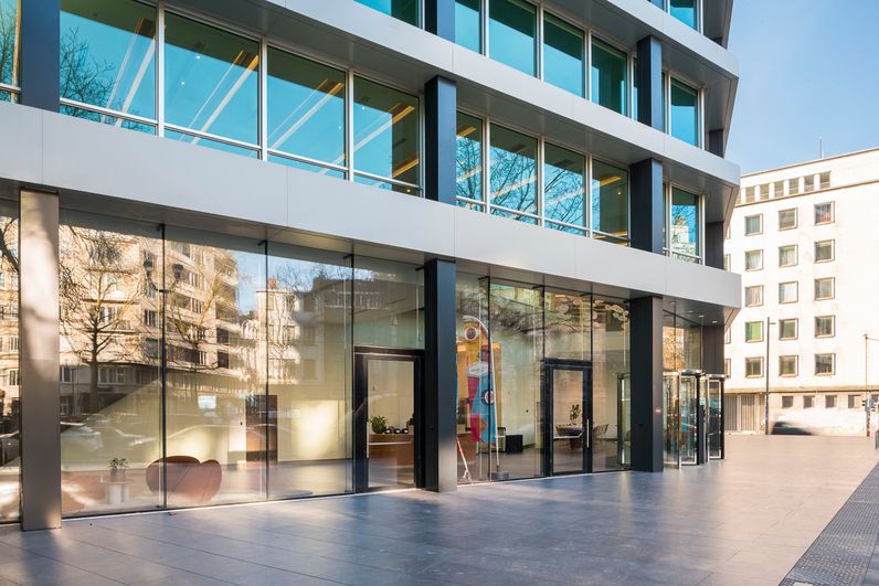 The Louise - Business Center - Clockwise