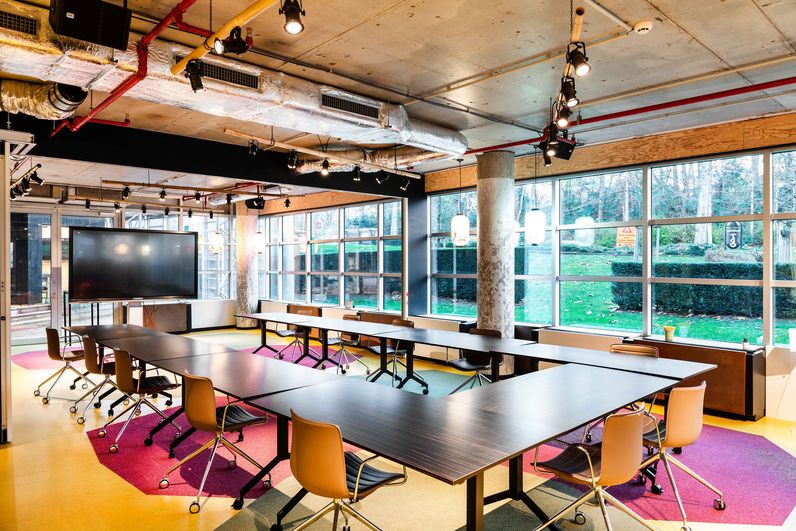 Triomphe - Business Center - Silversquare