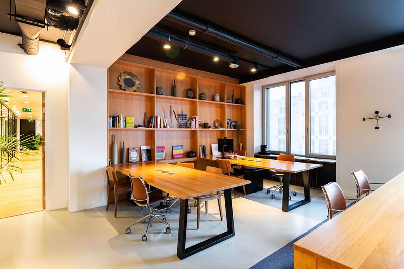 Stephanie Plaza - Business Center - Silversquare