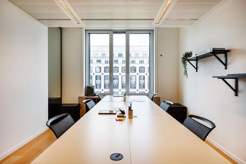 Stephanie Plaza - Business Center - Silversquare