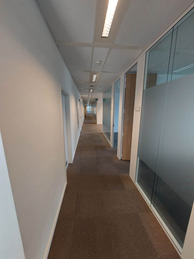 WEST SIDE VILLAGE: BUIS