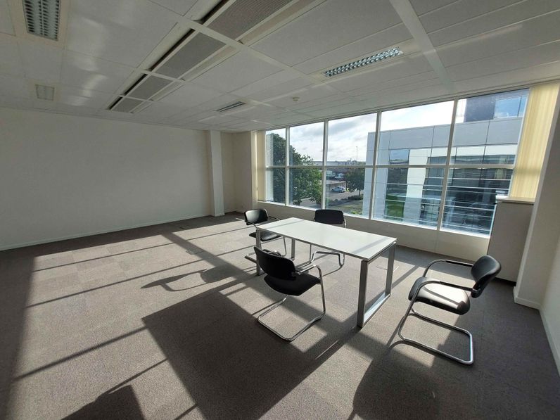 WEST SIDE VILLAGE: BUIS