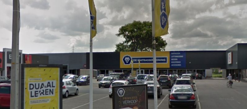 Mammoet Shopping II - Unit 4 FOR RENT