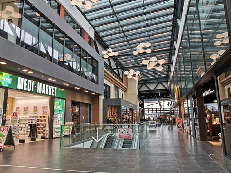 SHOPPING CENTER MASSEN